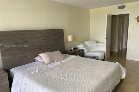 Condominio en alquiler en Hallandale Beach, Florida, 1 dormitorio, 85.01 m2 № 1828706 - foto 14