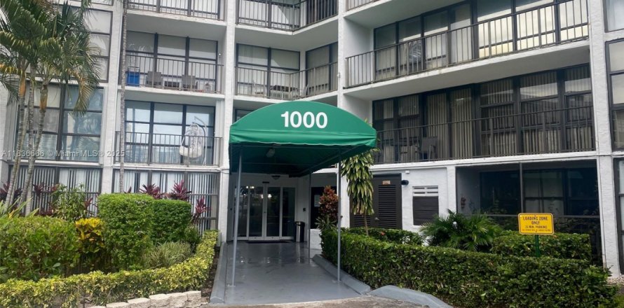 Condominio en Hallandale Beach, Florida, 1 dormitorio  № 1828706