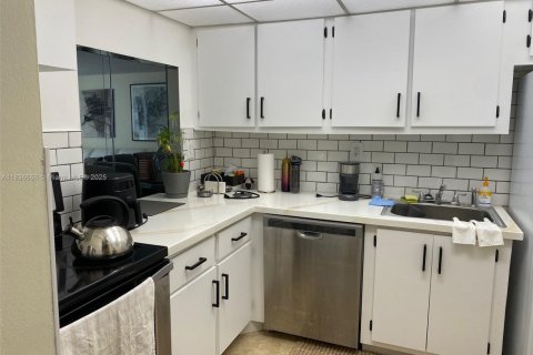 Condominio en alquiler en Hallandale Beach, Florida, 1 dormitorio, 85.01 m2 № 1828706 - foto 16