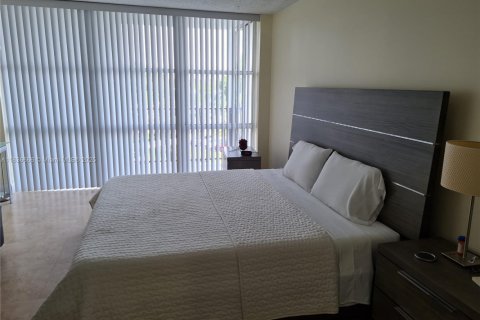 Condominio en alquiler en Hallandale Beach, Florida, 1 dormitorio, 85.01 m2 № 1828706 - foto 9