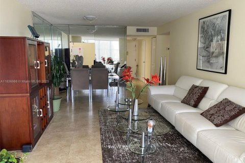 Condominio en alquiler en Hallandale Beach, Florida, 1 dormitorio, 85.01 m2 № 1828706 - foto 11