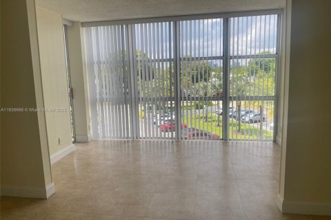 Condominio en alquiler en Hallandale Beach, Florida, 1 dormitorio, 85.01 m2 № 1828706 - foto 19