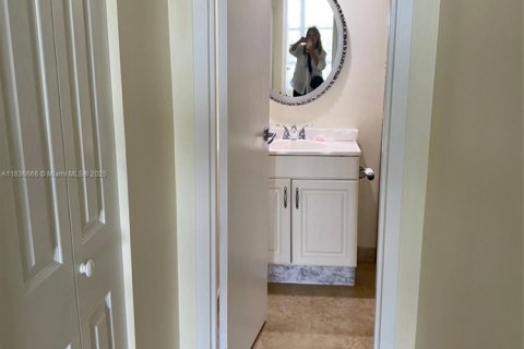 Condominio en alquiler en Hallandale Beach, Florida, 1 dormitorio, 85.01 m2 № 1828706 - foto 13
