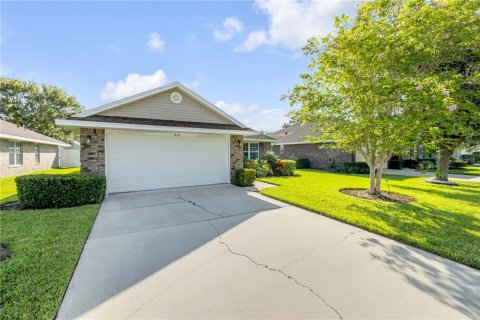 House in Edgewater, Florida 3 bedrooms, 124.86 sq.m. № 1894066 - photo 1