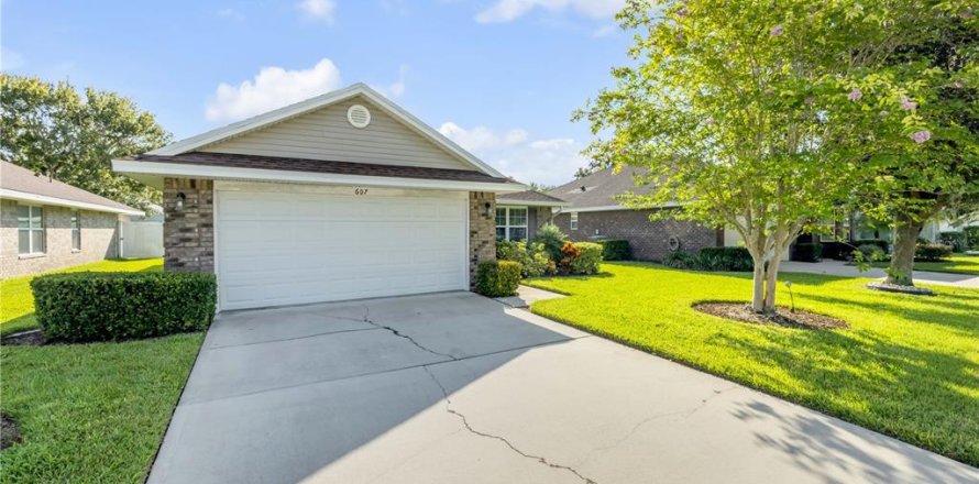 House in Edgewater, Florida 3 bedrooms, 124.86 sq.m. № 1894066