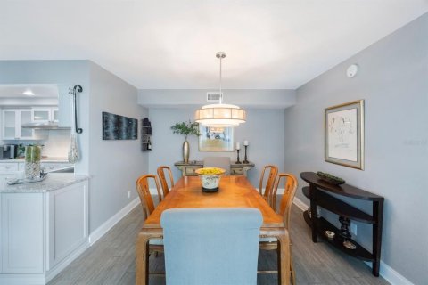 Condo in Saint Petersburg, Florida, 2 bedrooms  № 1422718 - photo 3