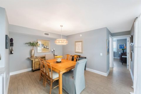 Condo in Saint Petersburg, Florida, 2 bedrooms  № 1422718 - photo 2