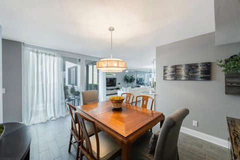 Condo in Saint Petersburg, Florida, 2 bedrooms  № 1422718 - photo 4