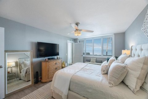 Condo in Saint Petersburg, Florida, 2 bedrooms  № 1422718 - photo 11