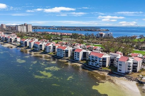 Condo in Saint Petersburg, Florida, 2 bedrooms  № 1422718 - photo 18