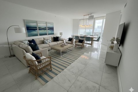 Condo à Sunny Isles Beach, Floride, 2 chambres  № 2080616
