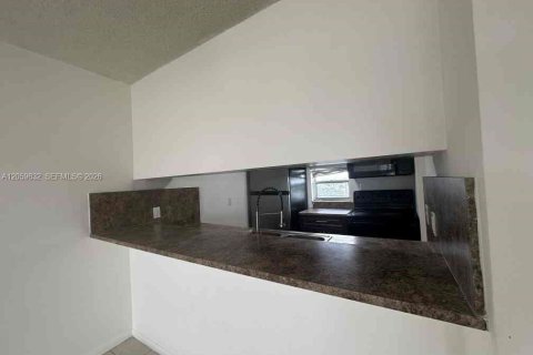 Copropriété à louer à Miramar, Floride: 2 chambres, 77.29 m2 № 2274139 - photo 4