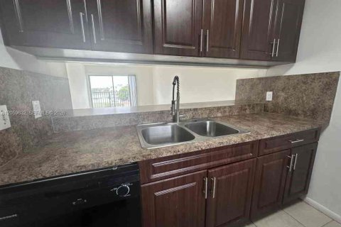 Copropriété à louer à Miramar, Floride: 2 chambres, 77.29 m2 № 2274139 - photo 3