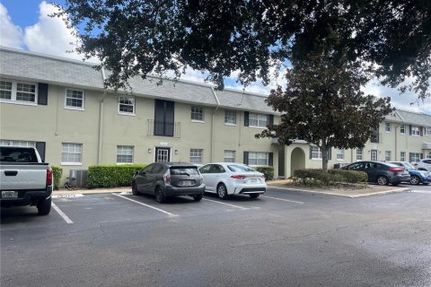Condo in Orlando, Florida, 2 bedrooms  № 2396381 - photo 2