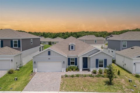 House in Davenport, Florida 4 bedrooms, 269.97 sq.m. № 2135055
