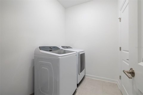 Casa en venta en Davenport, Florida, 4 dormitorios, 269.97 m2 № 2135055 - foto 24