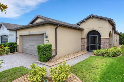 House in Davenport, Florida 2 bedrooms, 125.23 sq.m. № 1853636 - photo 1