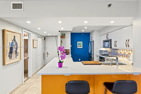 Condominio en venta en Surfside, Florida, 2 dormitorios, 148.64 m2 № 2432568 - foto 12