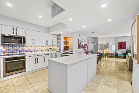 Condominio en venta en Surfside, Florida, 2 dormitorios, 148.64 m2 № 2432568 - foto 8