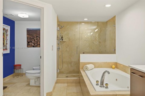 Condominio en venta en Surfside, Florida, 2 dormitorios, 148.64 m2 № 2432568 - foto 24