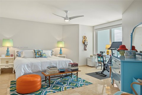 Condominio en venta en Surfside, Florida, 2 dormitorios, 148.64 m2 № 2432568 - foto 18
