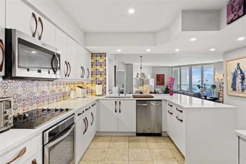 Condominio en venta en Surfside, Florida, 2 dormitorios, 148.64 m2 № 2432568 - foto 7