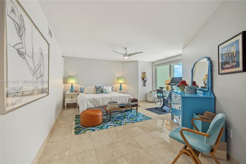 Condominio en venta en Surfside, Florida, 2 dormitorios, 148.64 m2 № 2432568 - foto 16