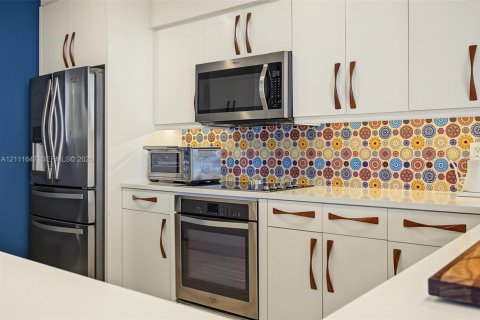 Condominio en venta en Surfside, Florida, 2 dormitorios, 148.64 m2 № 2432568 - foto 11