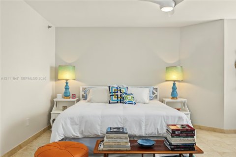 Condominio en venta en Surfside, Florida, 2 dormitorios, 148.64 m2 № 2432568 - foto 17