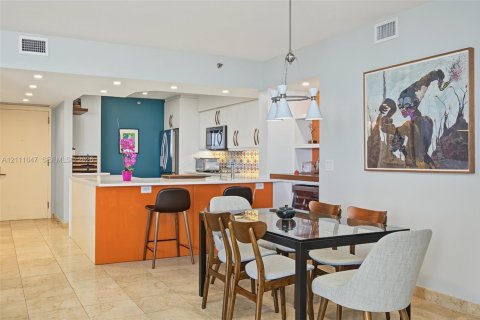 Condominio en venta en Surfside, Florida, 2 dormitorios, 148.64 m2 № 2432568 - foto 13
