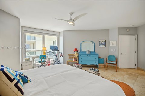 Condominio en venta en Surfside, Florida, 2 dormitorios, 148.64 m2 № 2432568 - foto 19