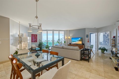 Condominio en venta en Surfside, Florida, 2 dormitorios, 148.64 m2 № 2432568 - foto 2