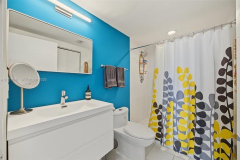 Condominio en venta en Surfside, Florida, 2 dormitorios, 148.64 m2 № 2432568 - foto 30
