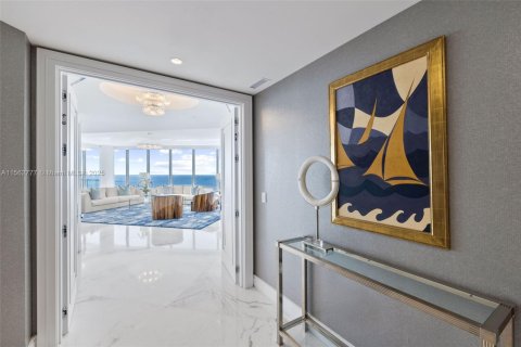 Condo in Sunny Isles Beach, Florida, 7 bedrooms  № 1697691 - photo 10
