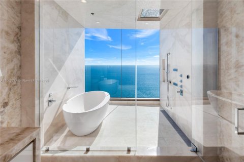 Condo in Sunny Isles Beach, Florida, 7 bedrooms  № 1697691 - photo 24