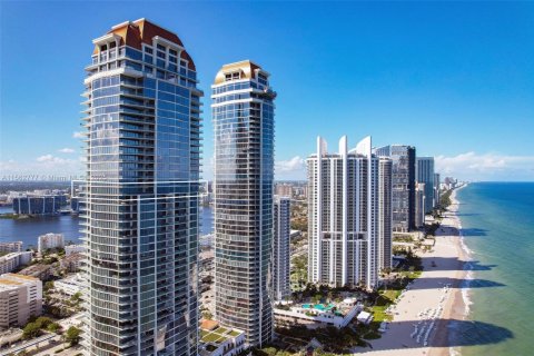 Condo in Sunny Isles Beach, Florida, 7 bedrooms  № 1697691 - photo 9