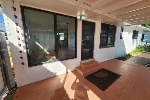 Condo in Miami, Florida, 3 bedrooms  № 1994729 - photo 2