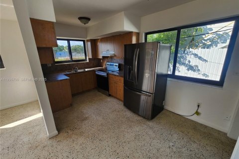 Condo in Miami, Florida, 3 bedrooms  № 1994729 - photo 4