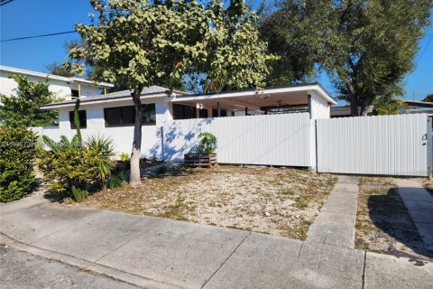 Condo in Miami, Florida, 3 bedrooms  № 1994729 - photo 1