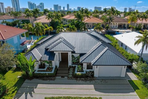 Villa ou maison à vendre à Hollywood, Floride: 4 chambres, 336.49 m2 № 1974713 - photo 1