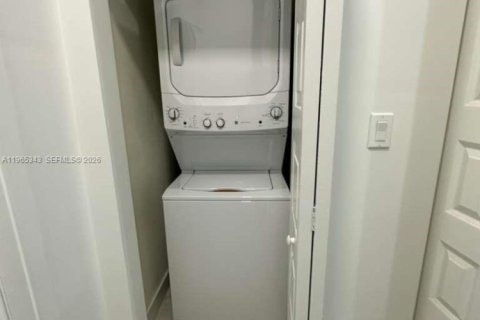 Copropriété à louer à Doral, Floride: 3 chambres, 104.89 m2 № 2027164 - photo 9