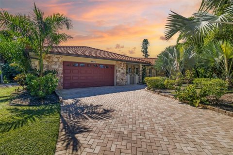 Villa ou maison à Sarasota, Floride 3 chambres, 230.03 m2 № 2427374