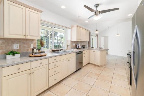 Villa ou maison à vendre à Sarasota, Floride: 3 chambres, 230.03 m2 № 2427374 - photo 10