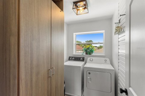 Casa en venta en Winter Haven, Florida, 5 dormitorios, 260.59 m2 № 1898850 - foto 27