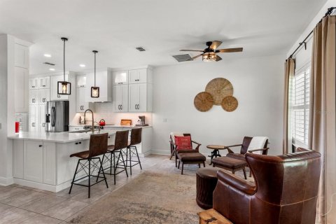 Casa en venta en Winter Haven, Florida, 5 dormitorios, 260.59 m2 № 1898850 - foto 6