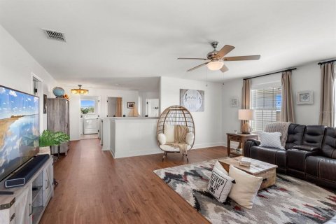 Casa en venta en Winter Haven, Florida, 5 dormitorios, 260.59 m2 № 1898850 - foto 17