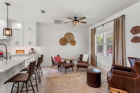 Casa en venta en Winter Haven, Florida, 5 dormitorios, 260.59 m2 № 1898850 - foto 5
