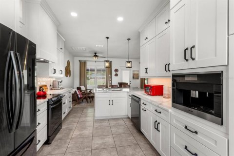 Casa en venta en Winter Haven, Florida, 5 dormitorios, 260.59 m2 № 1898850 - foto 9