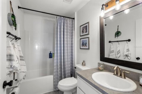 Casa en venta en Winter Haven, Florida, 5 dormitorios, 260.59 m2 № 1898850 - foto 25