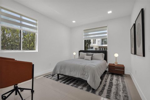 House in Doral, Florida 6 bedrooms, 382.66 sq.m. № 2281908 - photo 24